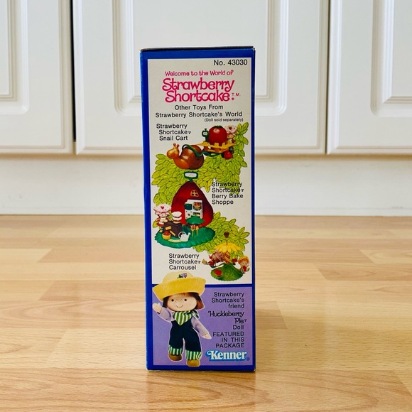🍓FIRST ISSUE STRAWBERRY SHORTCAKE HUCKLEBERRY PIE *COMPLETE BOX SET* - Picture 2 of 8